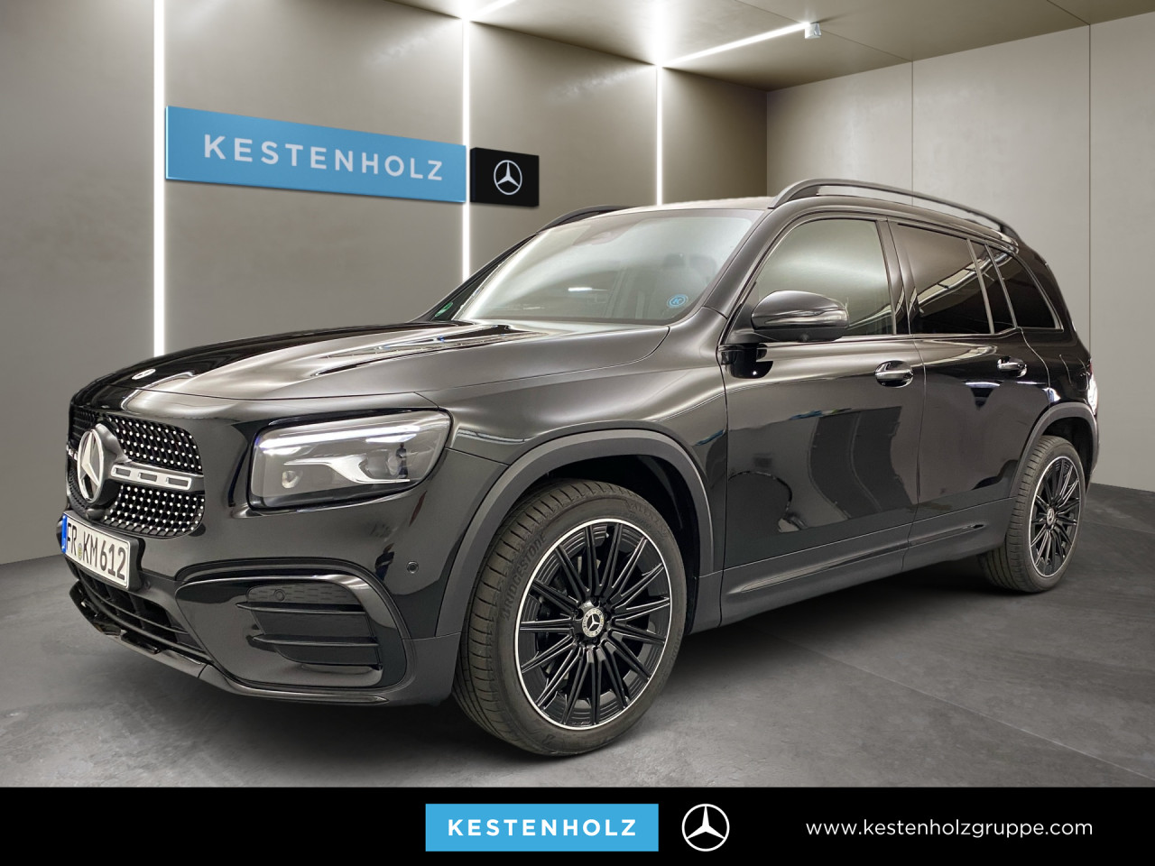 Getriebe: Automatikgetriebe 7G-DCT, 7 G&auml;ngeAusstattungslinie: AMG Line Exterieur,  AMG Line InterieurAusstattungspakete: Winterpaket,  AMG Sportpaket,  Komfort Paket: Sitzkomfort-Paket,  Night-Paket,  Licht- und Sichtpaket,  SpiegelpaketAssistenzsysteme: Fernlichtassistent,  Aktiver Park-Assistent inkl. PARKTRONIC,  Surround-Kamerasystem: Park-Paket mit 360&deg;-Kamera,  DISTRONIC,  Berganfahrhilfe,  Spracheingabesystem,  M&uuml;digkeitserkennung,  Spurhalteassistent mit aktivem Lenk-Assistent,  Fahrerassistenzpaket,  COLLISION PREVENTION ASSIST,  Verkehrszeichenerkennung m. Geschwindigkeitslimit-AssistentLicht und Sicht: Multibeam LED Scheinwerfer,  Tagfahrlicht,  Regensensor,  Automatisch abblendender Innenspiegel,  W&auml;rmeschutzverglasung,  Ambientebeleuchtung mehrfarbig,  LichtsensorAudio &amp; Kommunikation: MBUX,  Navigationssystem,  Radio,  Digitaler Radioempfang DAB,  Soundsystem,  USB Anschluss,  Mercedes connect me,  Handyvorbereitung Bluetooth,  Android Auto u. Apple CarPlay,  Kabelloses Laden f&uuml;r Handys,  WLAN HotspotKomfort: Digitales Kombiinstrument,  Klimaautomatik,  Panorama-Schiebedach,  Lordosenst&uuml;tze Fahrer/Beifahrer,  Sitzheizung Fahrer/Beifahrer,  Sportsitze,  Armauflage hinten,  Direktlenkung,  Lenks&auml;ule verstellbar,  HANDS-FREE ACCESS,  Start-Stopp System,  Zentralver. mit Fernbedienung,  Fensterheber elektrisch,  EASY-PACK Heckklappe,  DYNAMIC SELECT,  Getr&auml;nkehalter vornInterieur: Sitze Kunstleder Ledernachbildung ARTICO / Mikrofaser MICROCUT schwarz,  Innenfarbe schwarz,  Multifunktions-Sport-/Lederlenkrad,  Lenkradheizung,  Bordcomputer,  R&uuml;cksitze klappbar,  Dekoreinlagen: H62 Zierelemente Carbonstruktur,  Lenkrad-SchaltwippenExterieur: Adaptives Fahrwerk,  Touchscreen Bedienung,  Sportbremsanlage,  AMG Leichtmetallfelgen 20 Zoll,  Au&szlig;enspiegel elekt. anklappbar,  Dachreling: schwarz,  Reifenpannenset,  NotrufsystemSicherheit: i-Size Kindersitzbefestigung,  Fu&szlig;g&auml;ngerschutzsystem,  Fahrer- /Beifahrerairbag,  Seitenairbag vorn und hinten,  Knieairbag Fahrer,  Traktionskontrolle,  Elektr. Stabilit&auml;tsprogramm ESP,  Reifendruckkontrolle,  Wegfahrsperre,  Au&szlig;entemperatur Anzeige,  Antiblockiersystem ABS,  Bremsverschlei&szlig;anzeige,  Proaktives Insassenschutzsystem,  Notbremsassistent,  Totwinkel-AssistentWeitere Ausstattung: 2S0 Digitales Extra: Individualisierungs-Paket,  K33 Erweitertes automatisches Wiederanfahren im Stau,  Special Edition,  859 CENTRAL MEDIA DISPLAY,  273 Ausstiegswarnfunktion,  Laderaum-Paket,  00U Digitales Extra: Remote Services,  PXX Steuercode f&uuml;r Werkszuordnung,  Gebrauchtwagensiegel: Junge SterneSonstige Ma&szlig;e und Gewichte: Nutzlast: 500 kg,  zul&auml;ssiges Gesamtgewicht: 2.140 kg,  Radstand: 2.829 mm24 Monate Garantie ab Erstzulassung. Fahrzeug hat Haltedauer. Liefertermin in Abstimmung mit dem Verk&auml;ufer. Irrt&uuml;mer und &Auml;nderungen vorbehalten