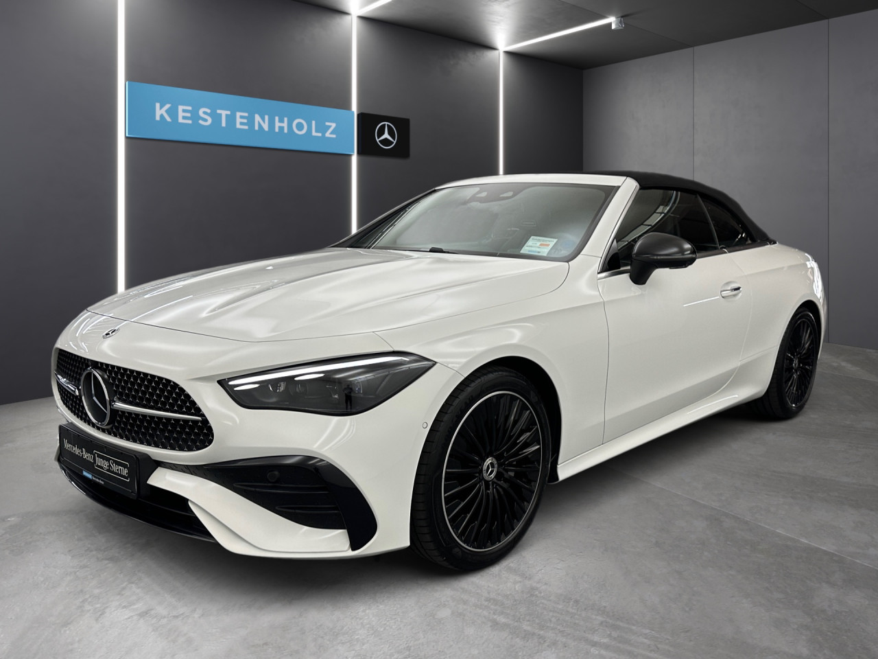 Getriebe: Automatikgetriebe 9 G-TRONIC, 9 G&auml;ngeAusstattungslinie: AMG Line Exterieur: Premium,  AMG Line Interieur: PremiumAusstattungspakete: Winterpaket,  AMG Sportpaket,  Komfort Paket,  Premiumpaket,  Night-Paket,  Ablagepaket,  SpiegelpaketAssistenzsysteme: Fernlichtassistent,  Aktiver Park-Assistent inkl. PARKTRONIC,  Surround-Kamerasystem: Park-Paket mit 360&deg;-Kamera,  DISTRONIC,  Berganfahrhilfe,  Spracheingabesystem,  M&uuml;digkeitserkennung,  Spurwechselassistent,  Spurhalteassistent mit aktivem Lenk-Assistent,  Fahrerassistenzpaket Plus,  COLLISION PREVENTION ASSIST,  Verkehrszeichenerkennung m. Geschwindigkeitslimit-AssistentLicht und Sicht: Digital Light,  Tagfahrlicht,  Regensensor,  Automatisch abblendende Innen- und Au&szlig;enspiegel,  Ambientebeleuchtung mehrfarbig,  LichtsensorAudio &amp; Kommunikation: MBUX,  Navigationssystem,  Radio,  Multi-Funktions-Display,  Digitaler Radioempfang DAB,  Burmester Surround-Soundsystem,  USB Anschluss,  Handyvorbereitung Bluetooth,  Android Auto u. Apple CarPlay,  Kabelloses Laden f&uuml;r Handys,  WLAN HotspotKomfort: Widescreen Cockpit,  Klimaautomatik,  Fahrer-/Beifahrersitz elektrisch,  Memoryfunktion Fahrer-/Beifahrersitz,  Lordosenst&uuml;tze Fahrer/Beifahrer,  Sitzheizung Fahrer/Beifahrer,  Armauflage Fahrer/Beifahrer,  Servolenkung,  Lenks&auml;ule verstellbar,  Keyless-Start,  Start-Stopp System,  Zentralver. mit Fernbedienung,  Fensterheber elektrisch,  AIRSCARF-Kopfraumheizung,  Sitzklimatisierung vorn,  Windschott,  DYNAMIC SELECT,  Getr&auml;nkehalter vornInterieur: Sitze Leder Leder schwarz,  Innenfarbe schwarz,  Multifunktions-Sport-/Lederlenkrad,  Lenkradheizung,  Bordcomputer,  R&uuml;cksitze klappbar,  Dekoreinlagen: H08 Zierelemente Holz Linde linestructure anthrazit offenporig,  Lenkrad-SchaltwippenExterieur: Sportfahrwerk,  Touchscreen Bedienung,  AMG Leichtmetallfelgen 19 Zoll,  Au&szlig;enspiegel elekt. anklappbar,  Softtop,  Reifenpannenset,  Notrufsystem,  Stauassistent,  Rettungsgassen-Assistent,  Fahrzeugpersonalisierung,  AllradlenkungAirbags: MittelairbagSicherheit: i-Size Kindersitzbefestigung,  Fu&szlig;g&auml;ngerschutzsystem,  Fahrer- /Beifahrerairbag,  Seitenairbag vorn und hinten,  Knieairbag Fahrer,  Traktionskontrolle,  Elektr. Stabilit&auml;tsprogramm ESP,  Reifendruckkontrolle,  Wegfahrsperre,  Au&szlig;entemperatur Anzeige,  Antiblockiersystem ABS,  Bremsverschlei&szlig;anzeige,  Proaktives Insassenschutzsystem,  NotbremsassistentWeitere Ausstattung: 272 Ausweichunterst&uuml;tzung,  321 Fingerabdruck Scanner,  Gebrauchtwagensiegel: Junge Sterne,  ehem. MietfahrzeugSonstige Ma&szlig;e und Gewichte: Nutzlast: 435 kg,  zul&auml;ssiges Gesamtgewicht: 2.360 kg,  Kraftstofftank: 66l,  Radstand: 2.865 mmDas Fahrzeug wurde als Mietwagen genutzt., Irrt&uuml;mer und &Auml;nderungen vorbehalten