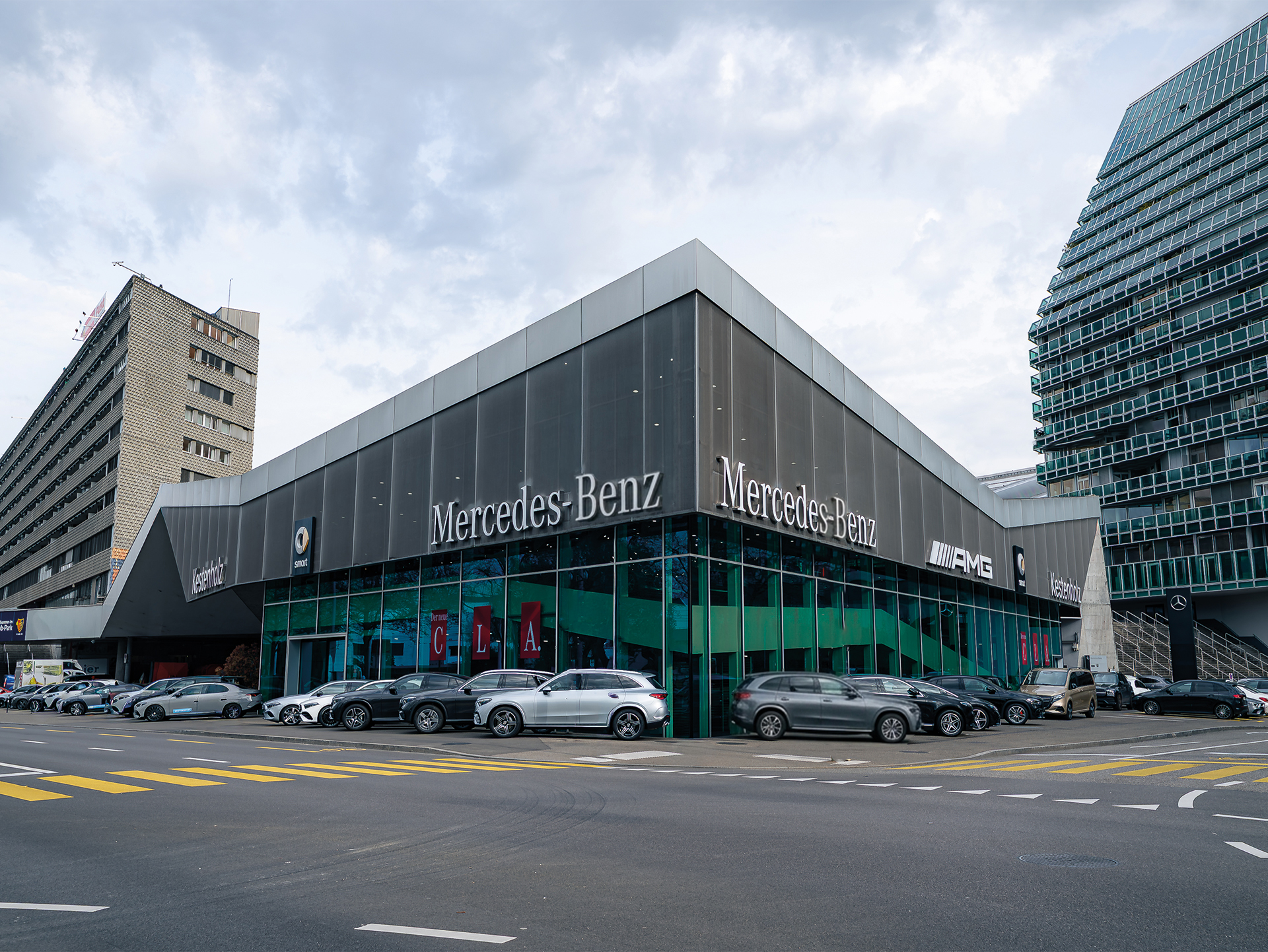 Verkauf, Werkstatt &amp; Service in Basel
Wir sind Ihr kompetenter Ansprechpartner für alle Belange rund um Ihren Mercedes-Benz:
 	Neuwagen-Verkauf: Grosse Auswahl an aktuellen Mercedes-Benz Personenwagen. 	Werkstatt &amp; Reparaturen: Professioneller Service durch zertifizierte Techniker. 	Reifendienst &amp; Reifenhotel: Fachgerechte Einlagerung und schneller Radwechsel. 	Original-Teile &amp; Zubehör: Hochwertige Ersatzteile, Accessoires und Mercedes-Benz Kollektionen. 	&nbsp; 
Neuwagen-Shop&nbsp; &nbsp;Service-Termin buchen